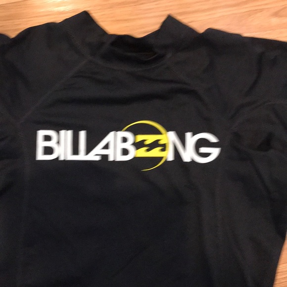 Billabong rash-guard adult small fits kids too - Picture 3 of 8